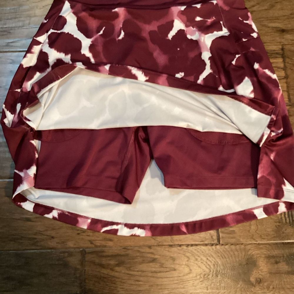Ladies Nike performance Skort Medium maroon /‎ white - Picture 4 of 4